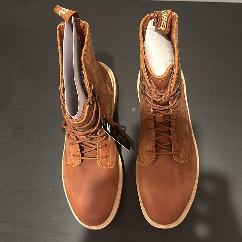 New Sorel Waterproof Hiking Boots - Picture 4 of 4
